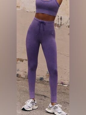 FREE PEOPLE GO TO LEGGINGS
size xs/small
color WASHED IRIS DIVE
